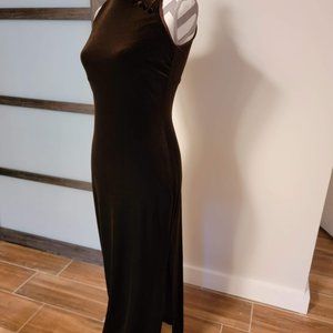 Fitted velvety deep brown dress